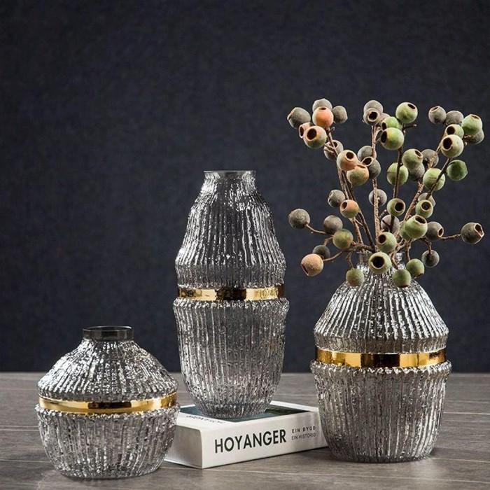 Serie de 3 Vases de decoration en verre